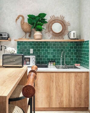 Deluxe Studio, 1 King Bed, Balcony, City View | Private kitchen - HHOME TRAN DINH XU (Ho Chi Minh)