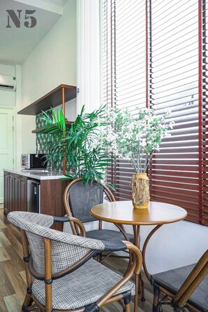 Superior Studio, Balcony, City View | Dining - HHOME TRAN DINH XU (Ho Chi Minh)