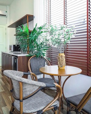 Dining - HHOME TRAN DINH XU (Ho Chi Minh)