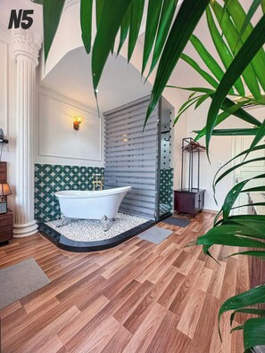 Superior Studio, Balcony, City View | Bathroom - HHOME TRAN DINH XU (Ho Chi Minh)