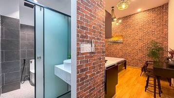 Basic Studio | Bathroom | Free toiletries, hair dryer, towels, soap