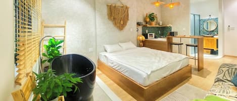 Deluxe Studio, 1 King Bed, Balcony, City View | Exterior