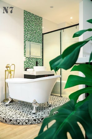 Classic Studio, Balcony, City View | Bathroom