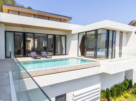 Front of property. Aileen Saku Elegant 4BR Villa P3v27/28