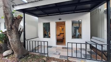 Deluxe Twin Room, Balcony, Courtyard View | Terrace/patio