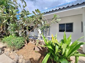 Standard-Doppelzimmer, Balkon, Blick auf den Innenhof | Aussenbereich