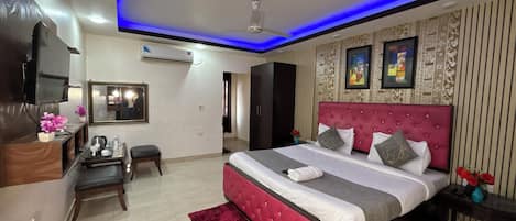 Deluxe Double Room | In-room safe, desk, laptop workspace, blackout drapes