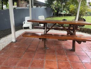 Outdoor dining - Vrbo Property (Saint-Joseph)