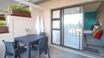 Eenvoudig appartement, gedeeltelijk uitzicht op oceaan | Terras