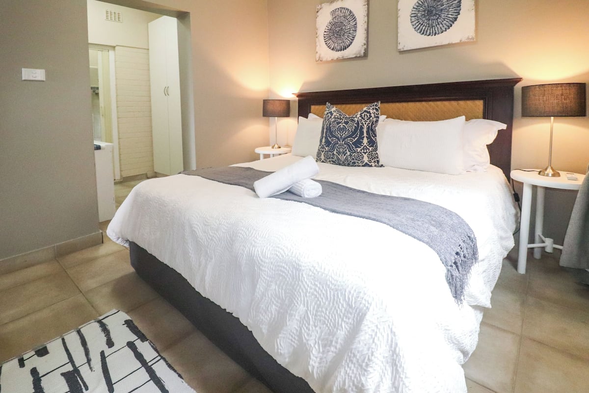 Apartamento econômico, vista para o jardim | Roupas de cama premium, Wi-Fi de cortesia, individualmente decorados