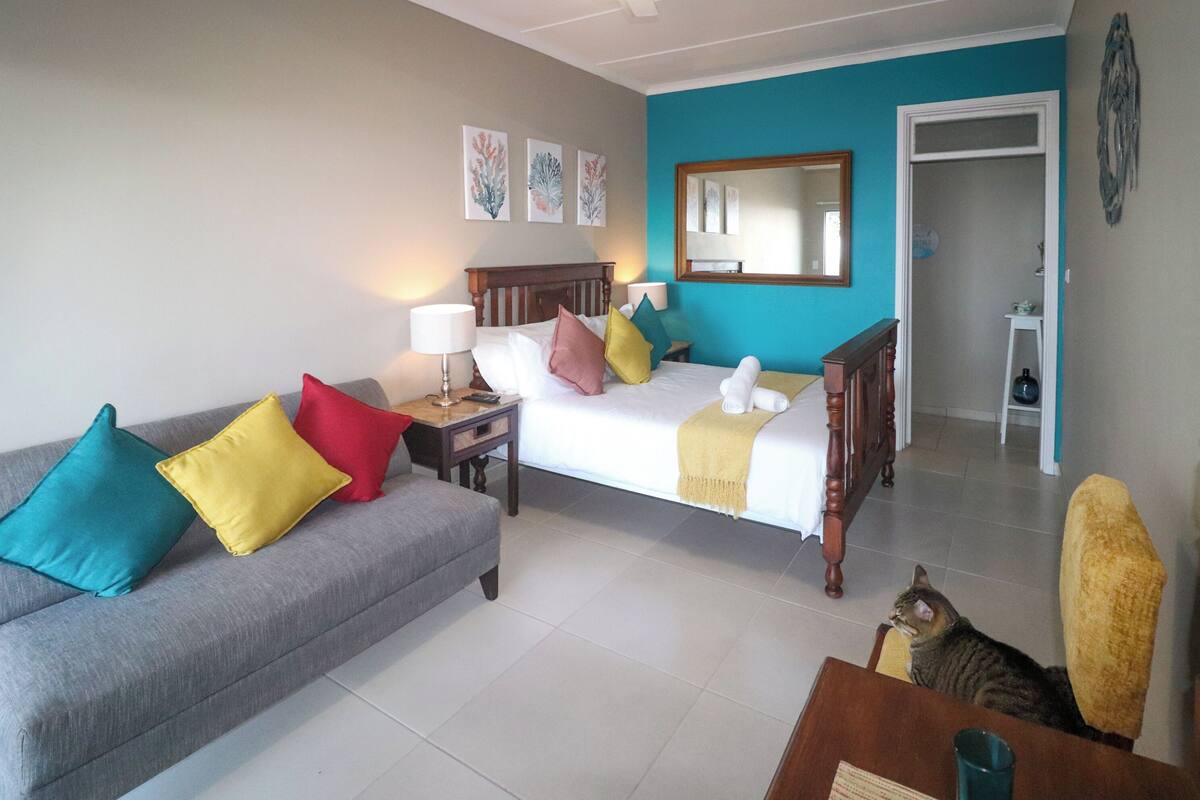 Departamento familiar, vista al mar | Ropa de cama de alta calidad, wifi gratis y decoración personalizada