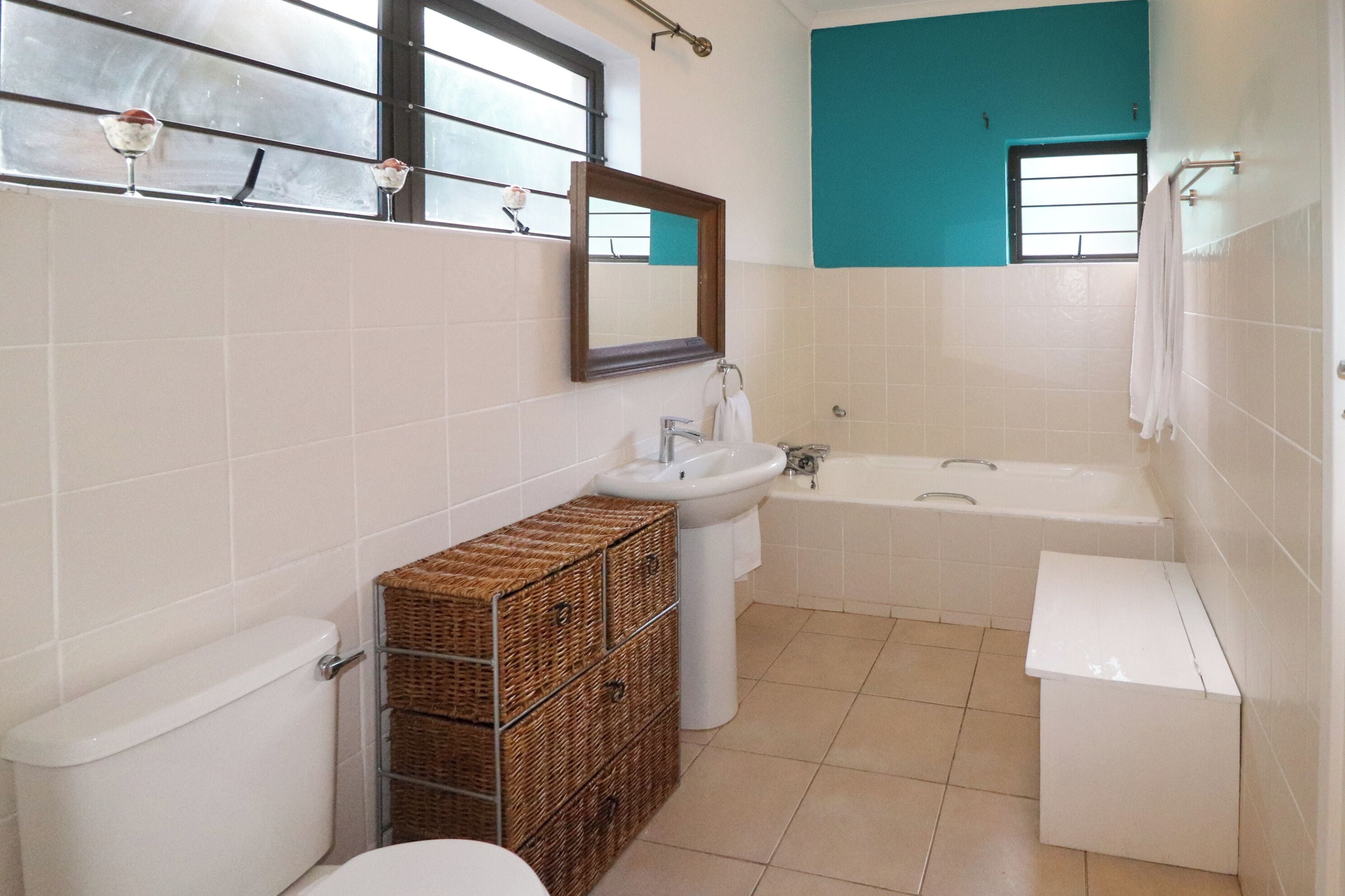 Family Apartment, Sea View | Bathroom | Towels, soap, shampoo, toilet paper
