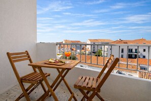 Outdoor dining - Modern apartment for 4 – near the train station (Les Sables-d´Olonne)