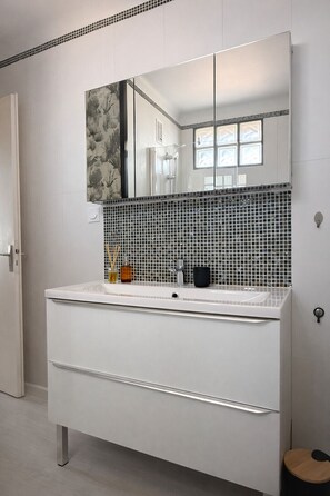 Towels - Modern apartment for 4 – near the train station (Les Sables-d´Olonne)