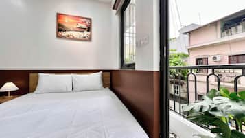 Comfort-Studio, Stadtblick | Schreibtisch, laptopgeeigneter Arbeitsplatz, Verdunkelungsvorhänge