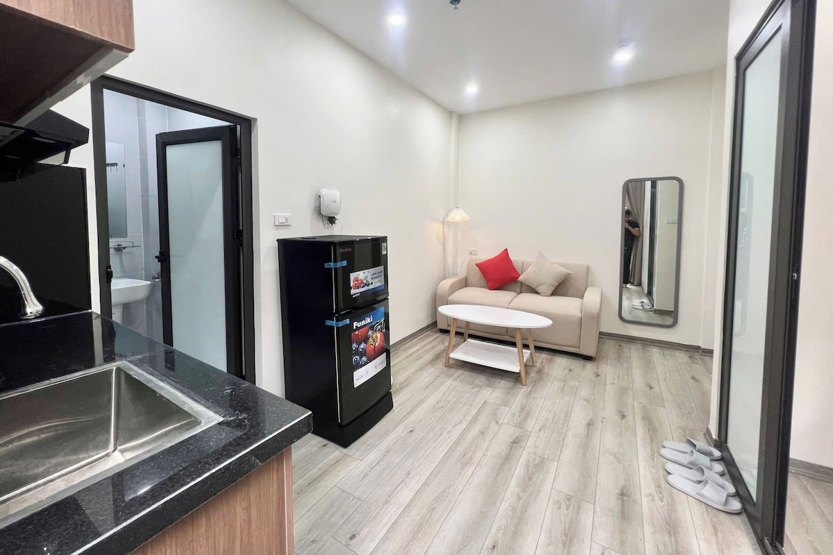 Deluxe Apartment | Private kitchen | Mini-fridge, stovetop, eco-friendly cleaning products, paper towels