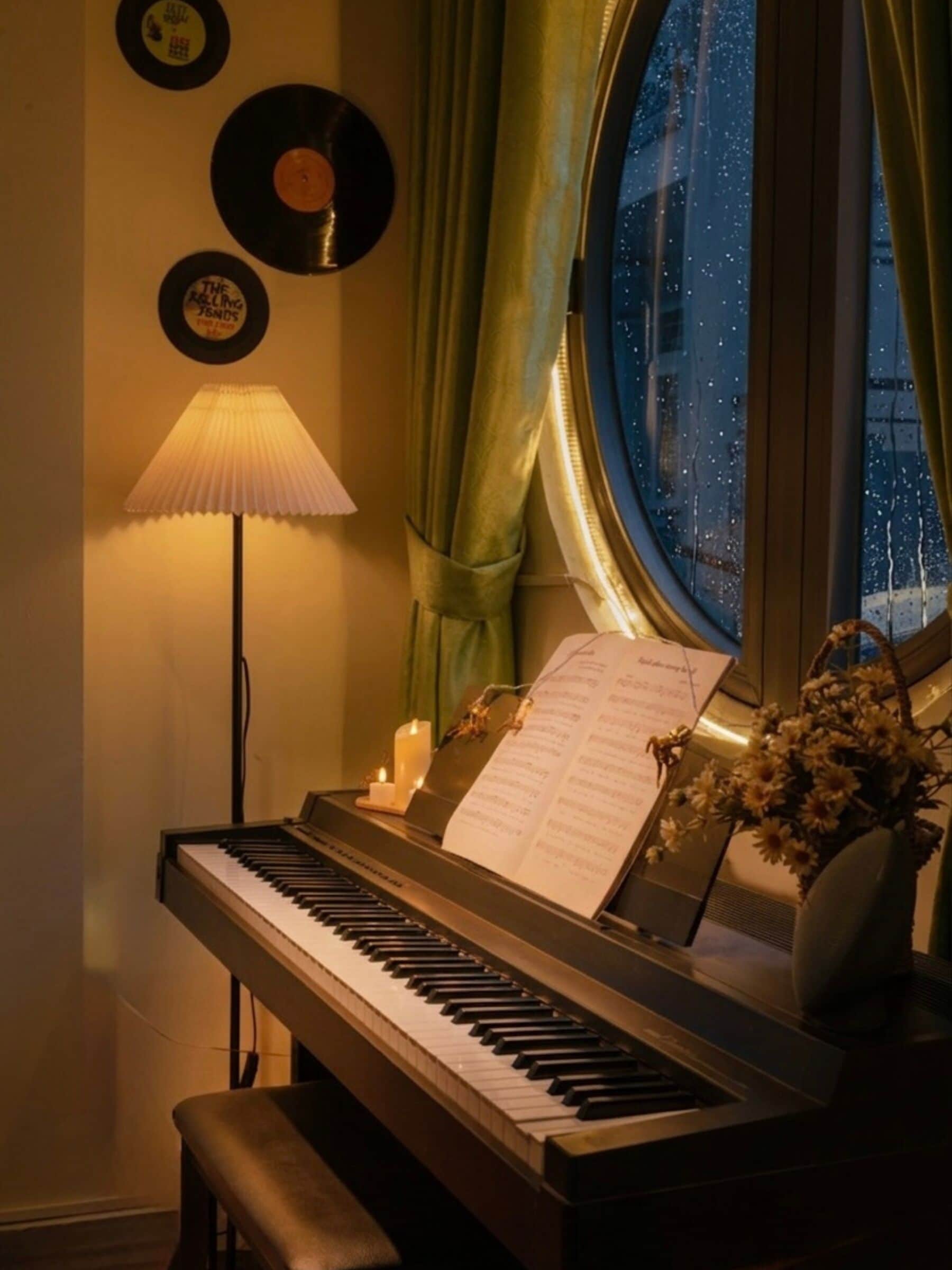 Deluxe-studio, 1 keskisuuri parisänky (with Piano) | Ylelliset vuodevaatteet, yksilöllisesti kalustettu, työpöytä