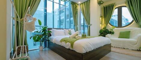 Estudio Deluxe | Ropa de cama de alta calidad, muebles diferentes y escritorio