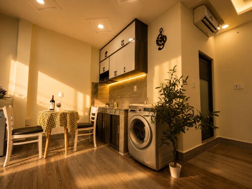 La Yen Homes