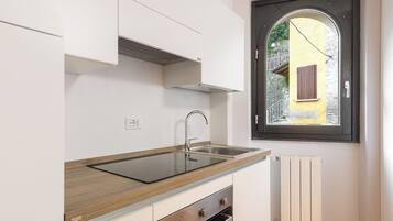 Apartamento, sacada | Cozinha privada | Chaleira elétrica