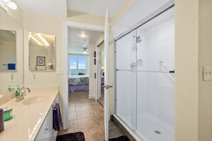 Hair dryer, towels - Enjoy this beachfront 2BR condo in Ponce Inlet with a ground-level patio offering direct access to pool and beach. Features a heated pool, fitness room, and clubhouse. Master has a king bed with private bath; guest room includes a king and two twins (Ponce Inlet)