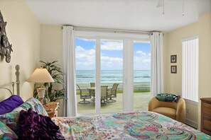 2 bedrooms, iron/ironing board, free WiFi, bed sheets - Enjoy this beachfront 2BR condo in Ponce Inlet with a ground-level patio offering direct access to pool and beach. Features a heated pool, fitness room, and clubhouse. Master has a king bed with private bath; guest room includes a king and two twins (Ponce Inlet)