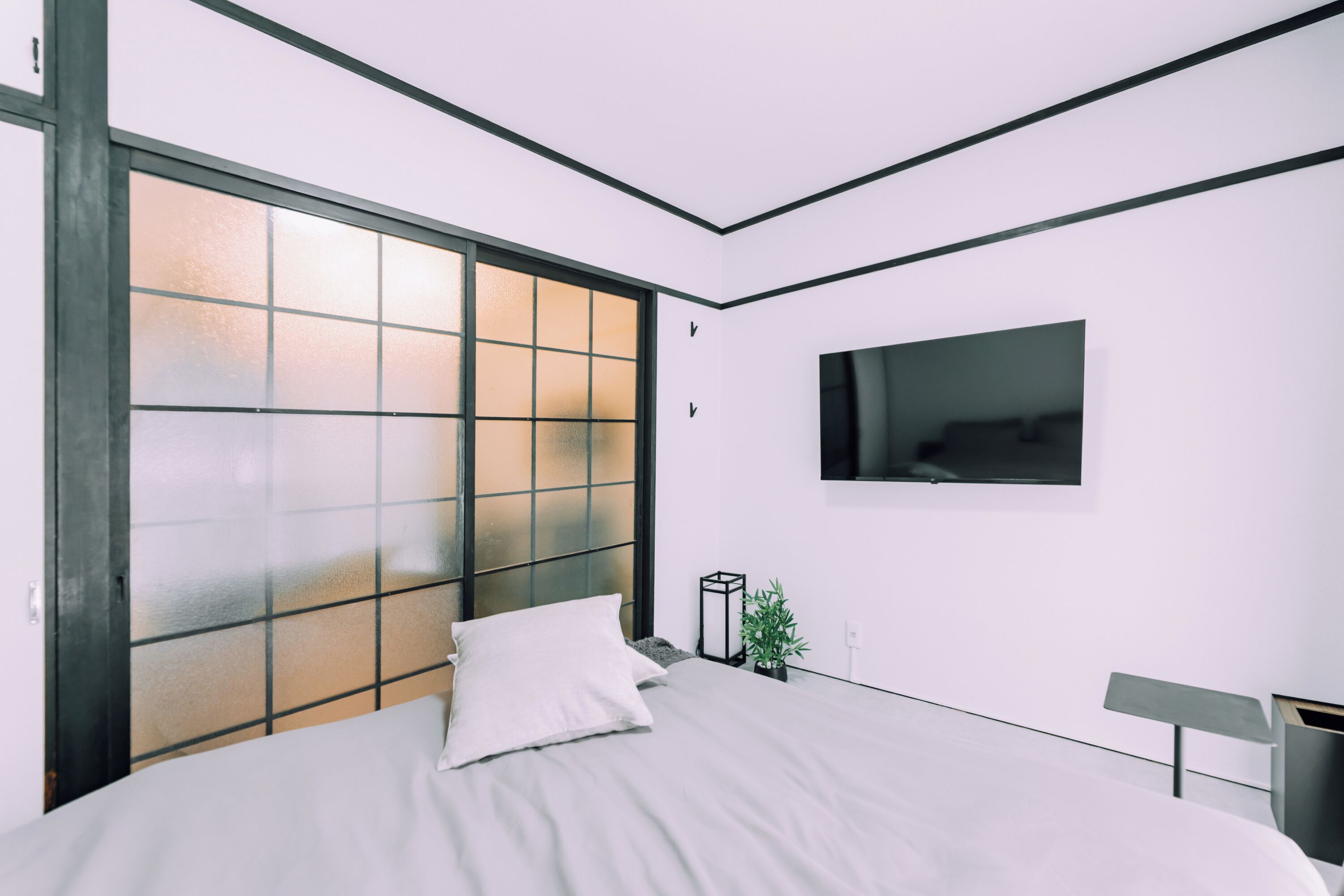 Appartement | Bureau, fer et planche à repasser, draps fournis