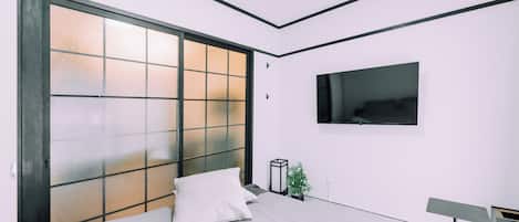 Apartment | Desk, iron/ironing board, bed sheets