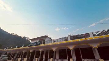 Family Room | Exterior