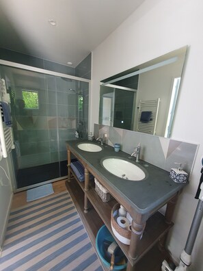 Bathroom - Charming studio with terrace (Ducey-Les Chéris)