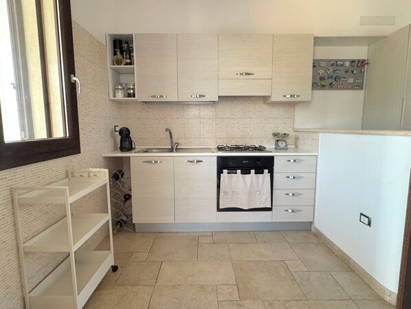 Private kitchen - Vrbo Property (Puglia)