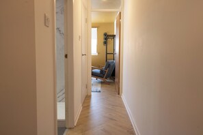 Interior - Cozy 3BR Flat | Sleeps 6 | Wi-Fi | Woodside (Glasgow)