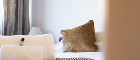 Bureau, fer et planche Ă repasser, Wi-Fi gratuit, draps fournis