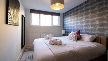 3 bedrooms, desk, iron/ironing board, free WiFi
