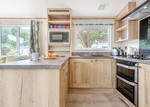 Fridge, oven, stovetop, toaster - Bronze Premium Caravan with parking (Burgh Castle, Nr Gt Yarmouth)