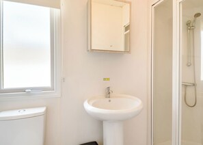 Bathroom - Gold Caravan with parking & ensuite (Burgh Castle, Nr Gt Yarmouth)