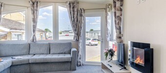 Gold Caravan with parking & ensuite