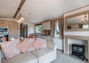 TV - Gold Premium Caravan, parking, ensuite & decking 6 (Burgh Castle, Nr Gt Yarmouth)