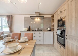 Fridge, oven, stovetop, toaster - Gold Premium Caravan, parking, ensuite & decking 6 (Burgh Castle, Nr Gt Yarmouth)