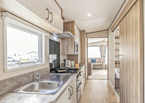 Private kitchen - Gold Accessible with parking (Burgh Castle, Nr Gt Yarmouth)