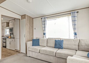 Living area - Gold Accessible with parking (Burgh Castle, Nr Gt Yarmouth)