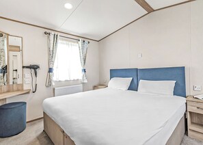 Room - Gold Accessible with parking (Burgh Castle, Nr Gt Yarmouth)