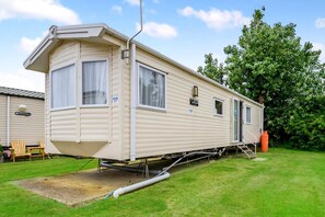 Exterior - Bronze Caravan with decking (Great Yarmouth)