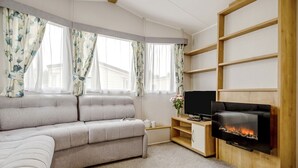 Living area - Bronze 3 Bedroom Caravan, Sleeps 6* (Great Yarmouth)