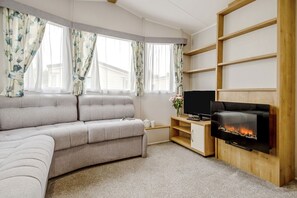 Living area - Bronze 3 Bedroom Caravan, Sleeps 6* (Great Yarmouth)