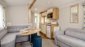 Living area - Bronze 3 Bedroom Caravan, Sleeps 6* (Great Yarmouth)