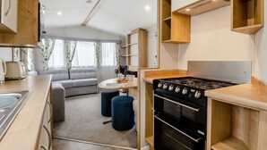 Private kitchen - Bronze 3 Bedroom Caravan, Sleeps 6* (Great Yarmouth)