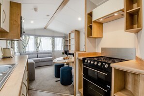 Private kitchen - Bronze 3 Bedroom Caravan, Sleeps 6* (Great Yarmouth)