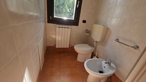 Studio, 1 Bedroom, Garden View | Bathroom - Functional and Equipped Apartment in Rosolina (Rosolina)