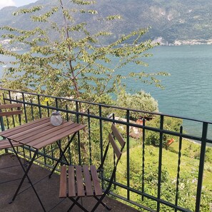 Outdoor dining - Casa Peppo - Como Like View - cozy apartment between Bellagio and Como (Carvagnana)
